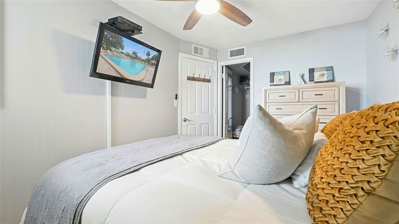 Image 16 of 36 For 2617 Cove Cay Drive 606