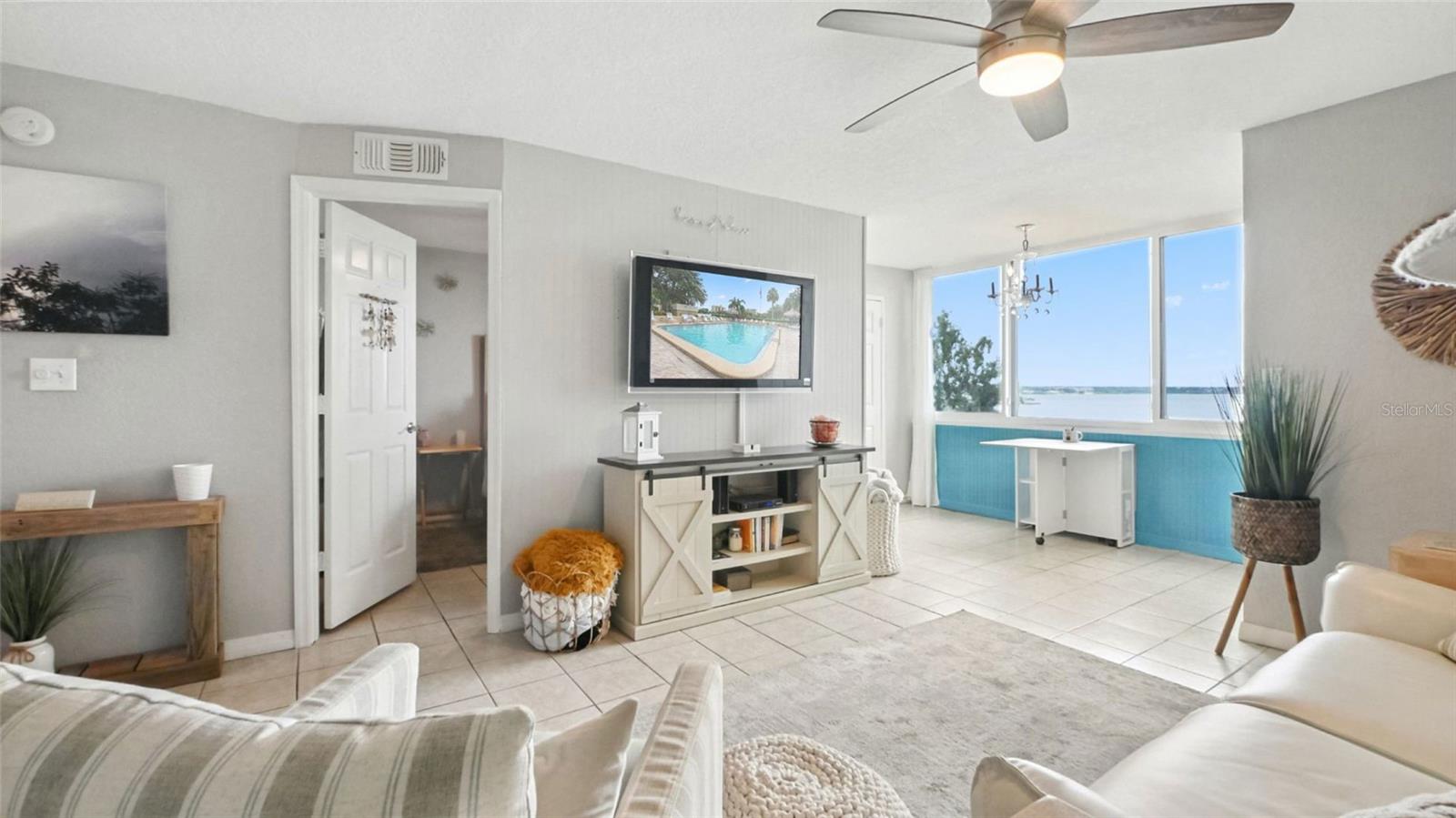 Image 3 of 36 For 2617 Cove Cay Drive 606