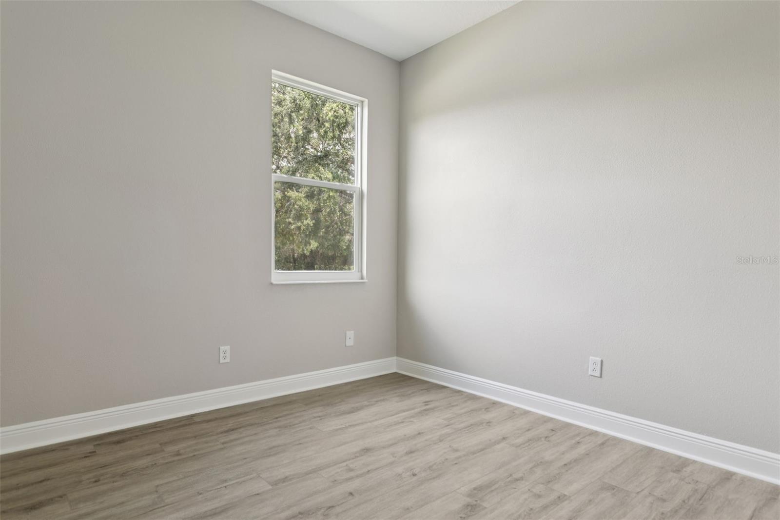 Listing photo id 12 for 4735 Dunnie Drive
