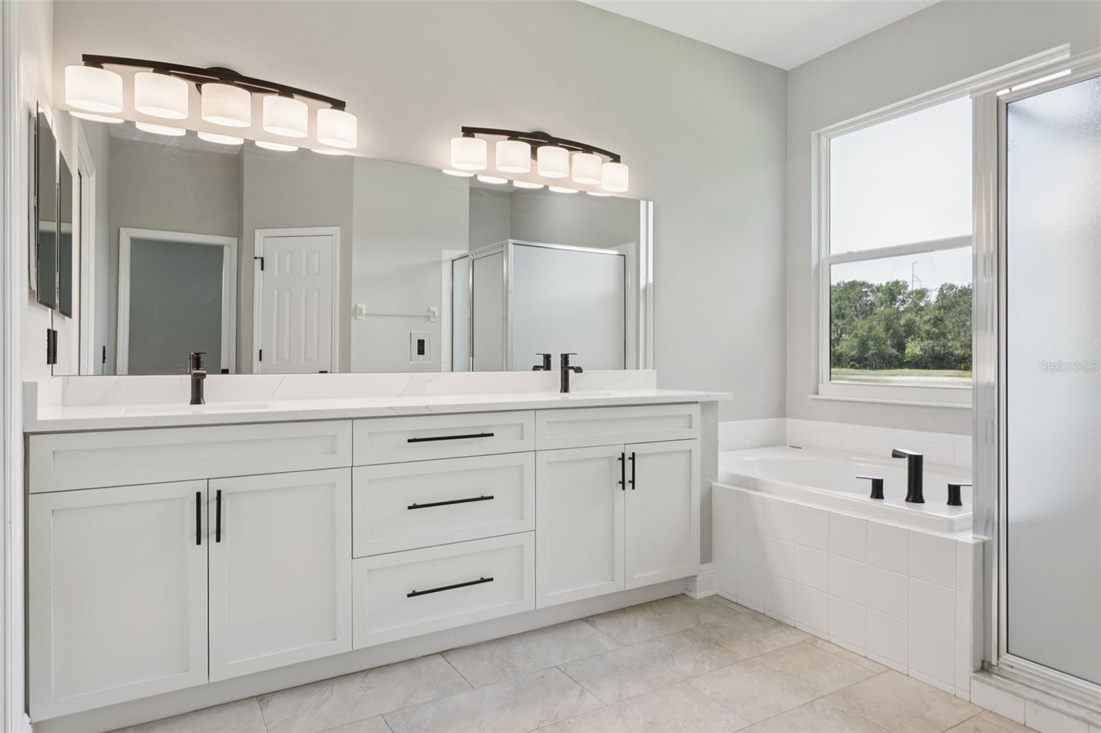 Listing photo id 18 for 4735 Dunnie Drive