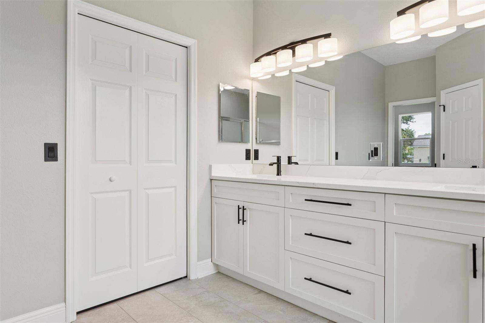 Listing photo id 19 for 4735 Dunnie Drive