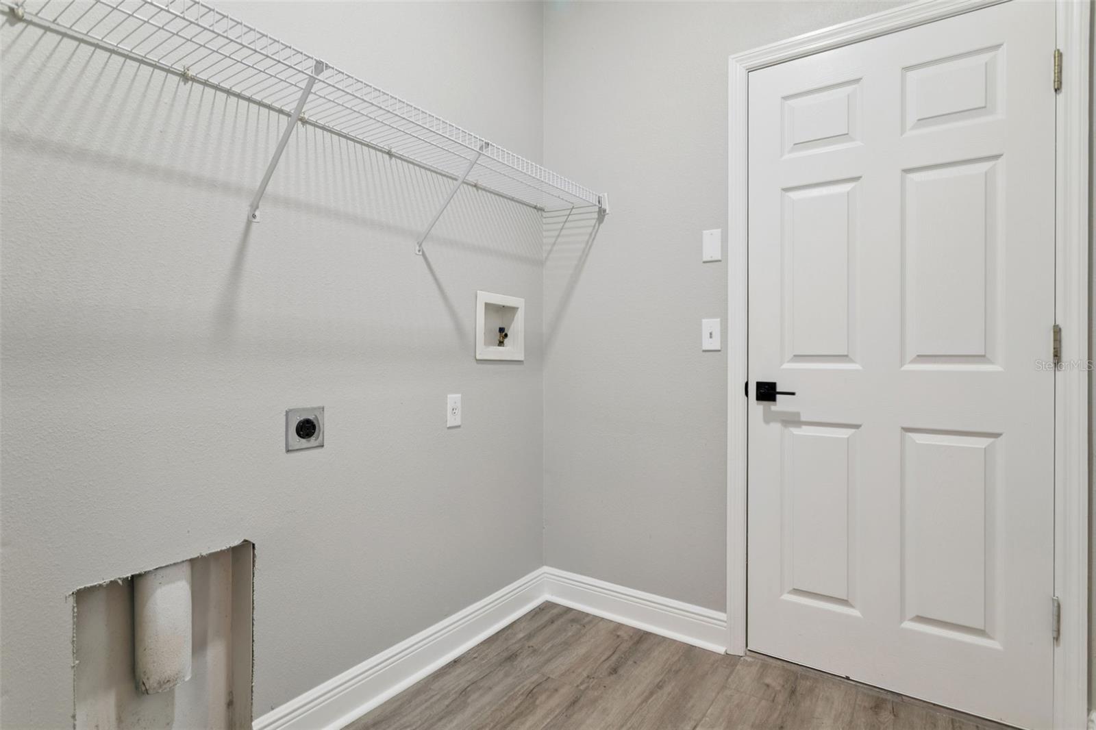 Listing photo id 22 for 4735 Dunnie Drive