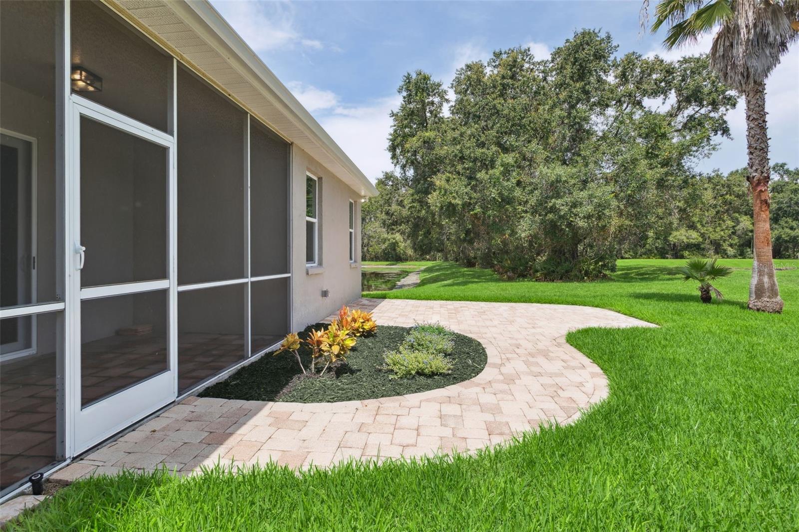 Listing photo id 23 for 4735 Dunnie Drive
