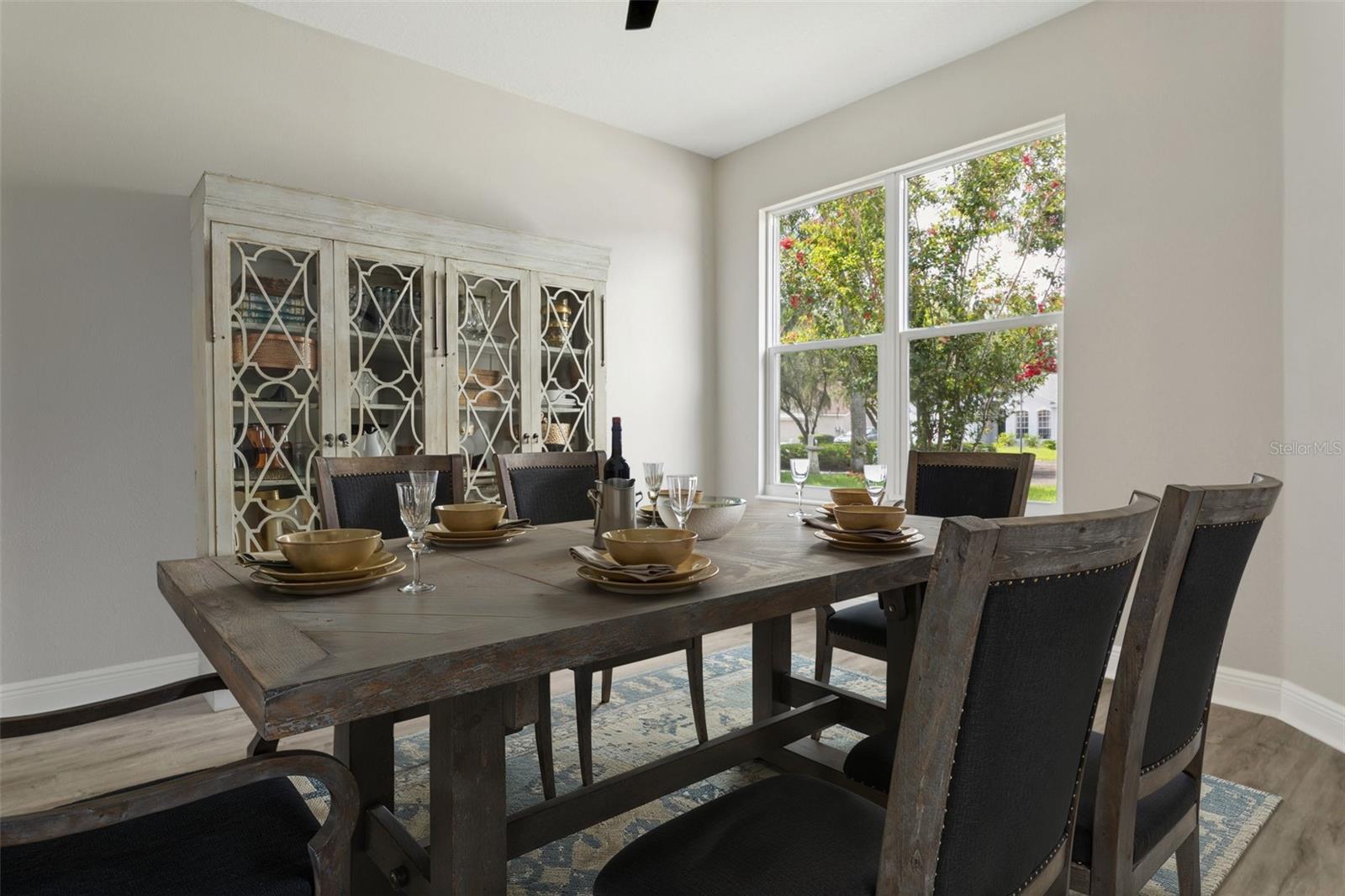 Listing photo id 3 for 4735 Dunnie Drive
