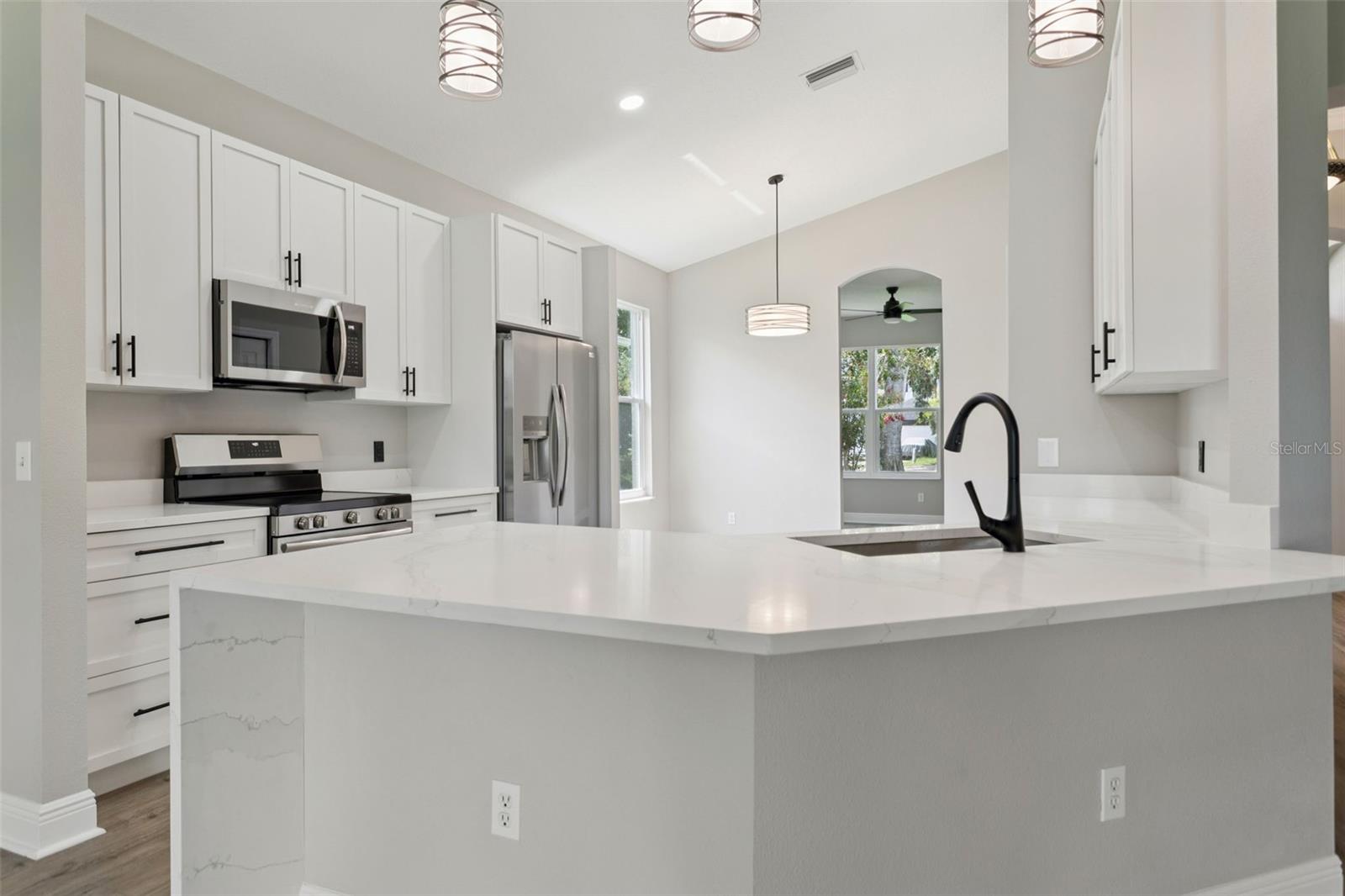 Listing photo id 5 for 4735 Dunnie Drive