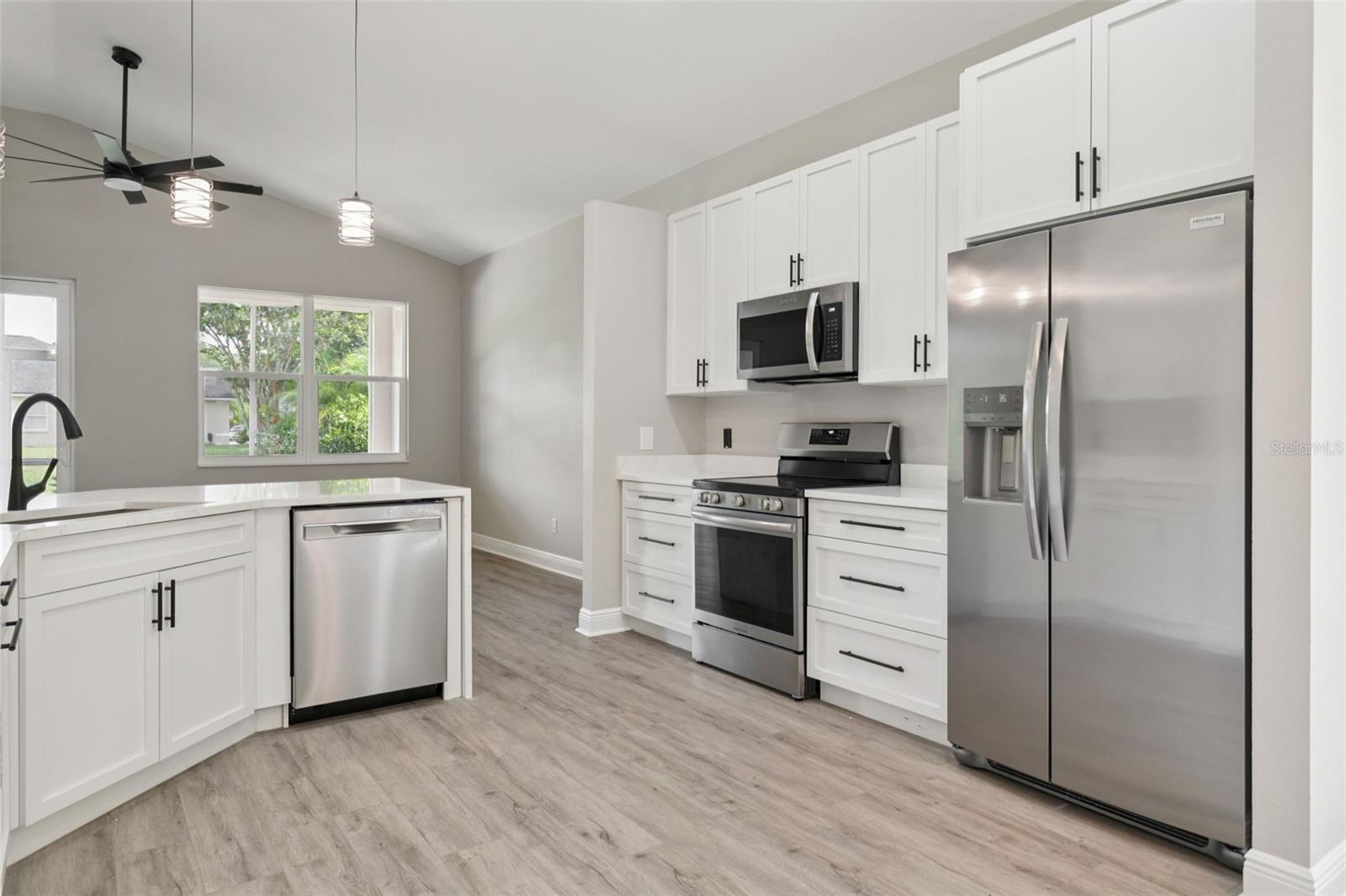 Listing photo id 6 for 4735 Dunnie Drive