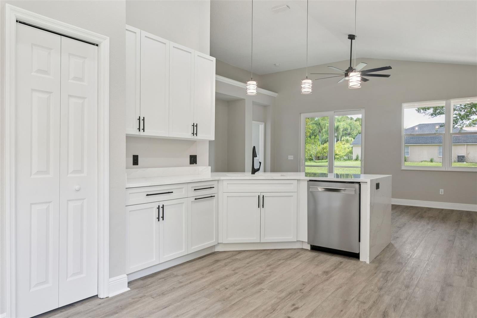 Listing photo id 7 for 4735 Dunnie Drive