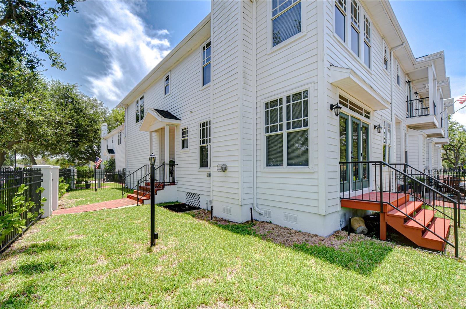 Image 3 of 56 For 113 Bosphorous Avenue 5