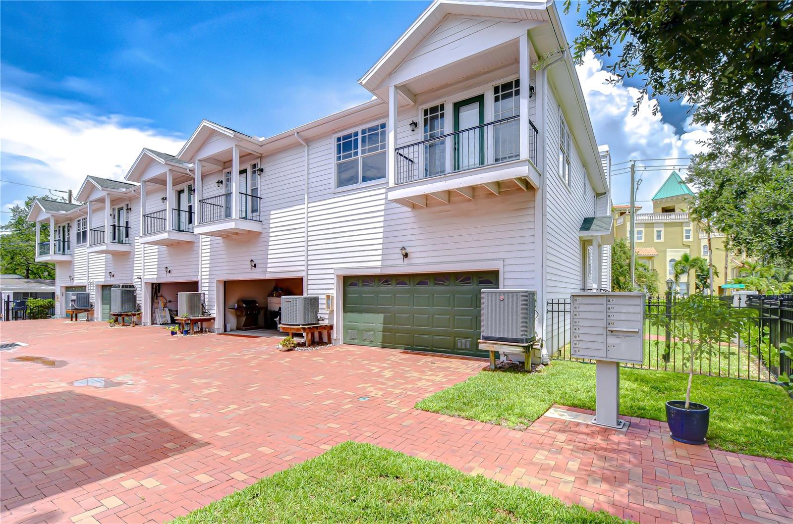 Image 4 of 56 For 113 Bosphorous Avenue 5