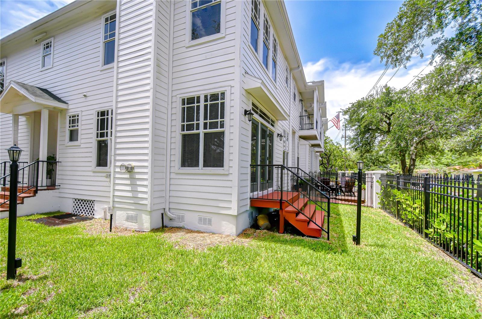 Image 53 of 56 For 113 Bosphorous Avenue 5