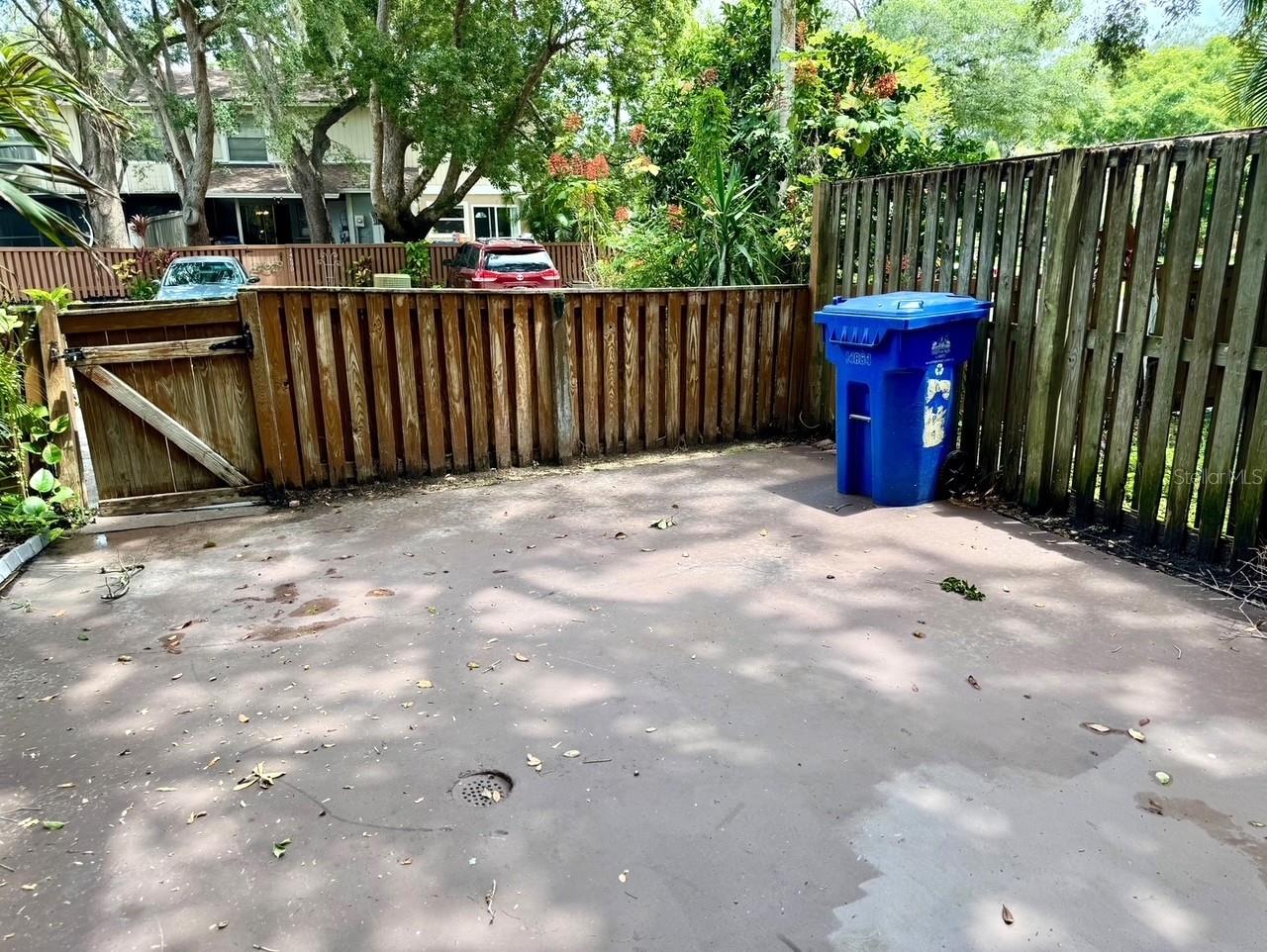 Listing photo id 20 for 14684 Pine Glen Circle
