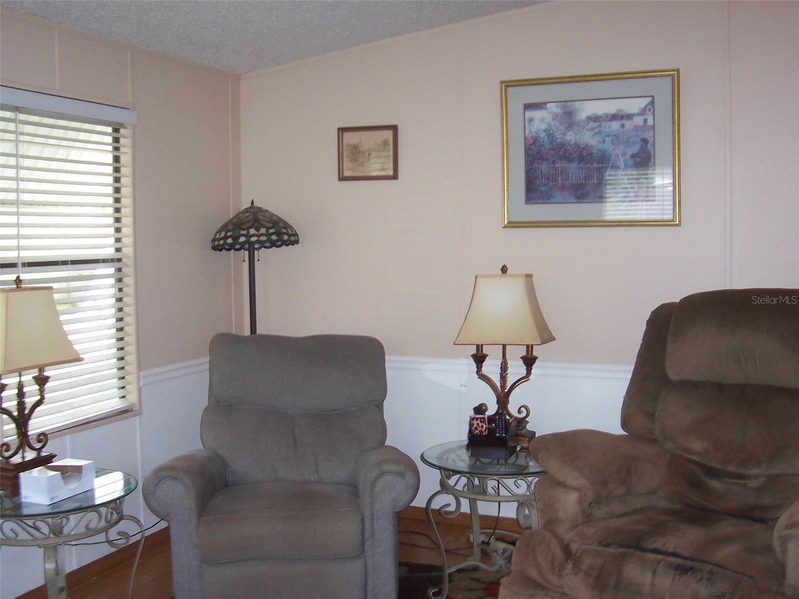 Listing photo id 8 for 36122 Aster Avenue
