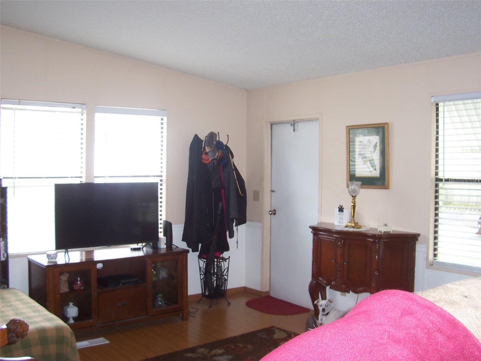 Listing photo id 9 for 36122 Aster Avenue