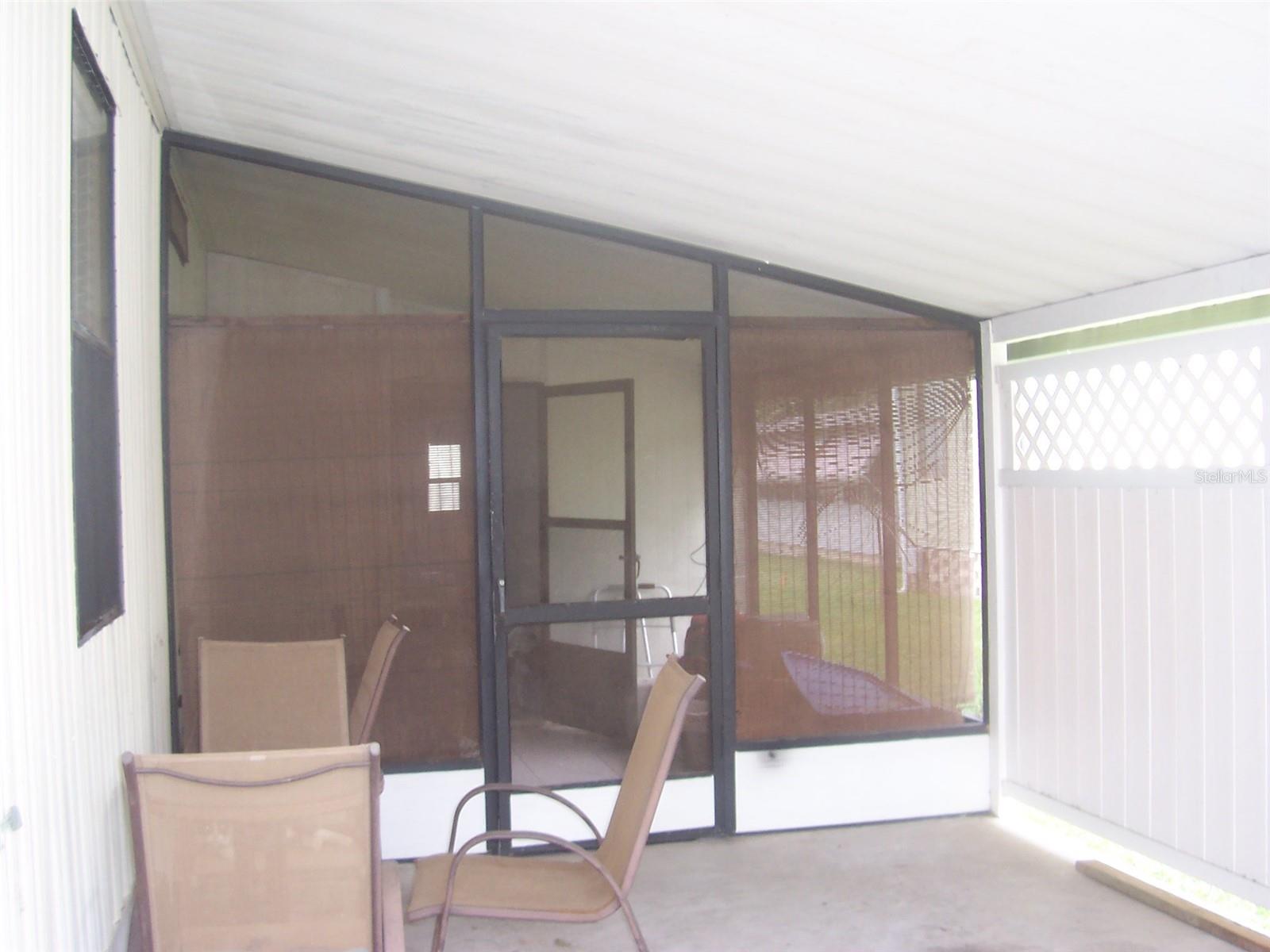 Listing photo id 20 for 36122 Aster Avenue
