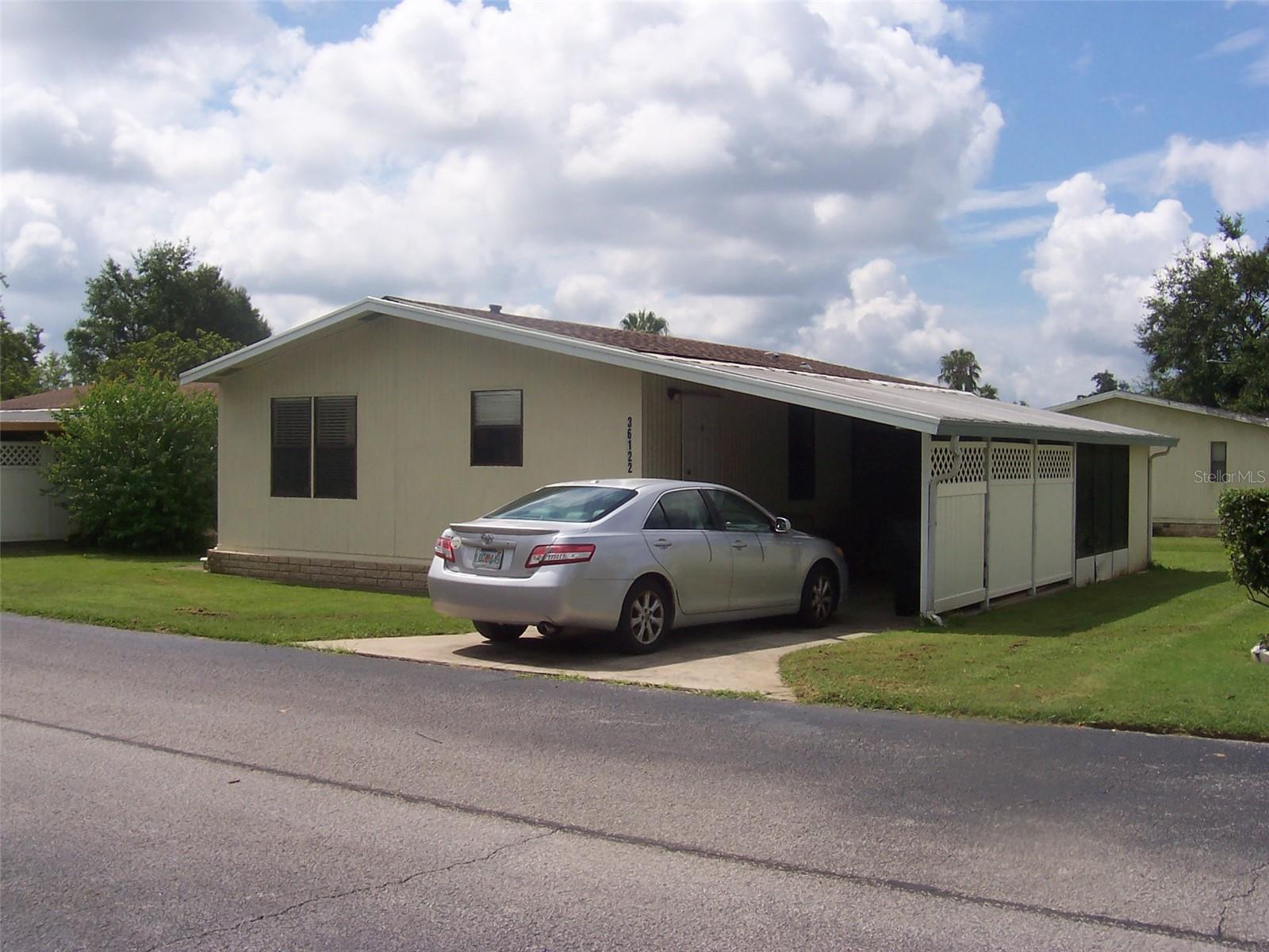 Listing photo id 1 for 36122 Aster Avenue
