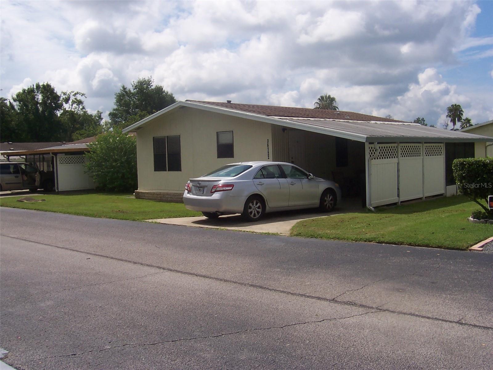 Listing photo id 2 for 36122 Aster Avenue