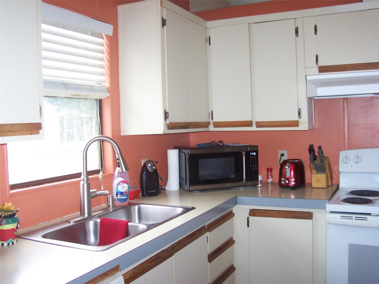 Listing photo id 3 for 36122 Aster Avenue