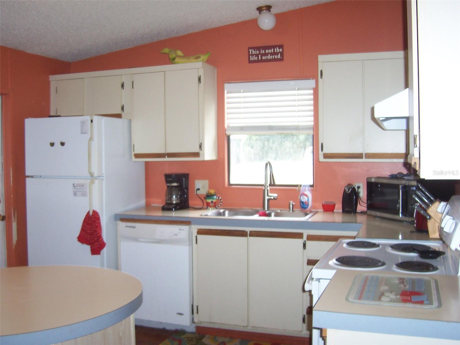 Listing photo id 4 for 36122 Aster Avenue