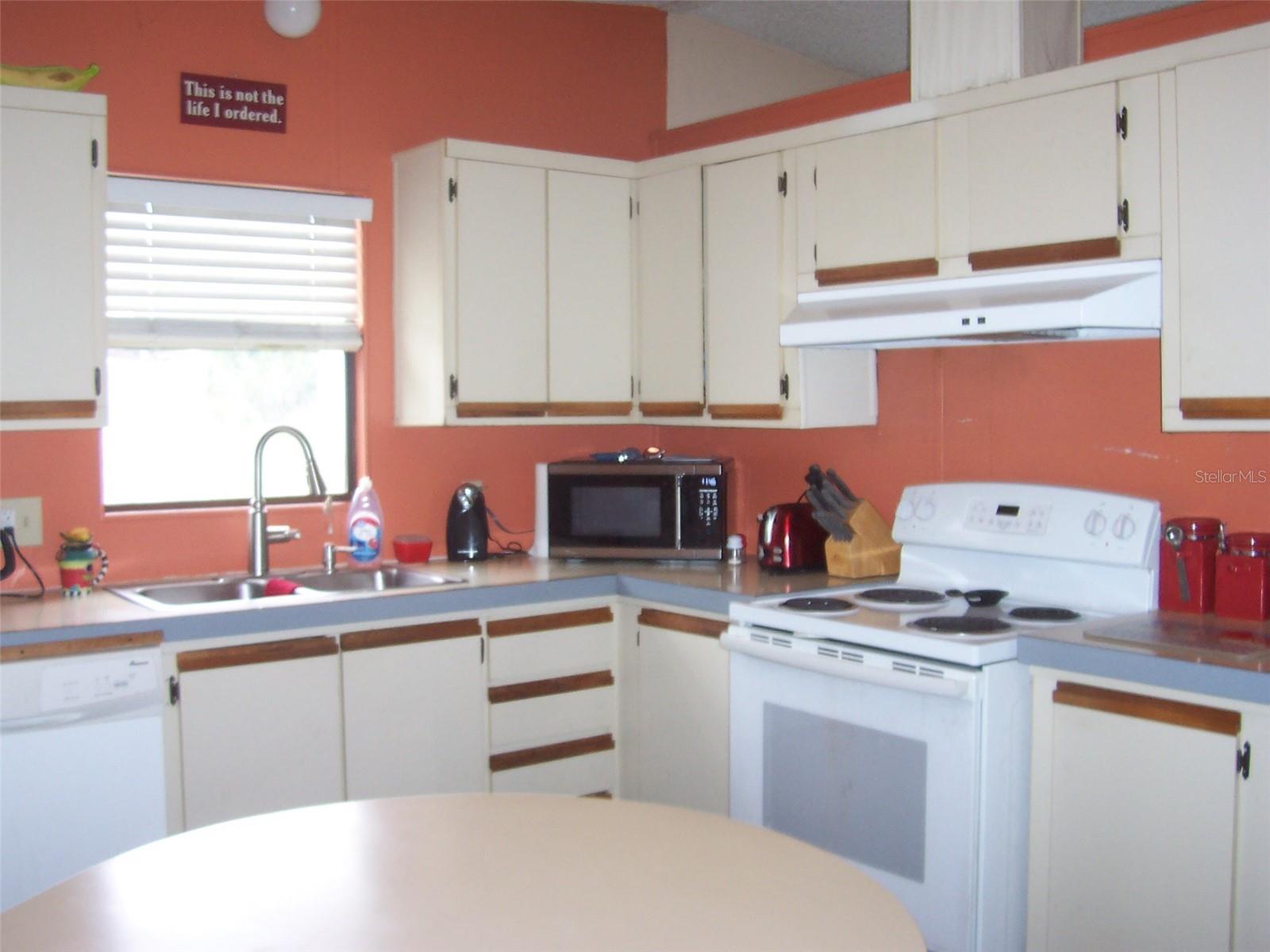 Listing photo id 5 for 36122 Aster Avenue