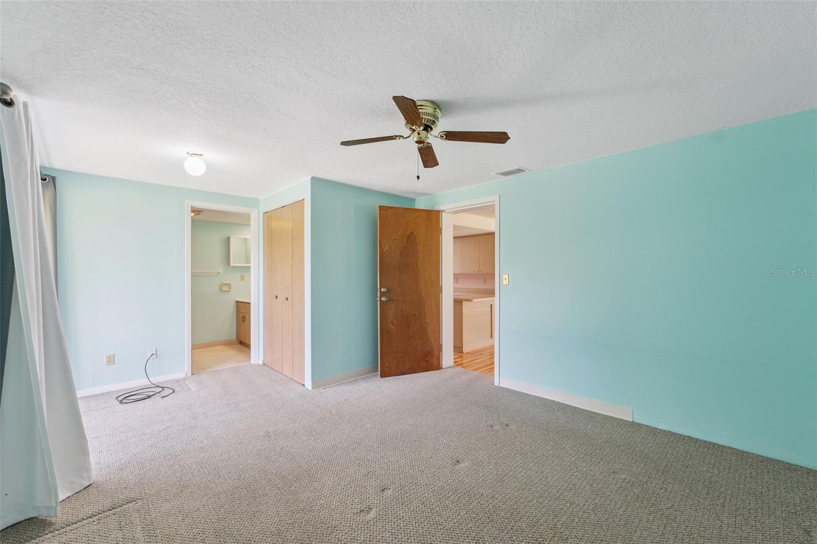 Listing photo id 9 for 9536 Gladwin Avenue