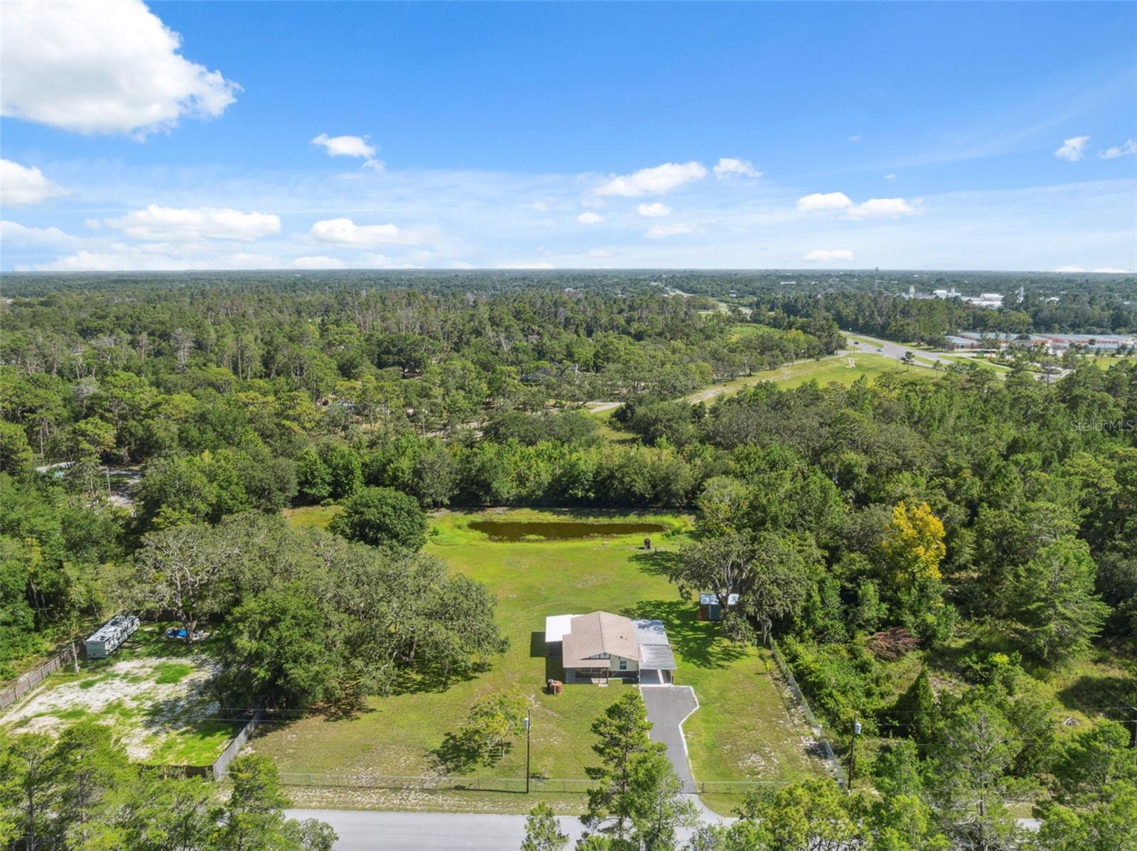 Listing photo id 13 for 9536 Gladwin Avenue