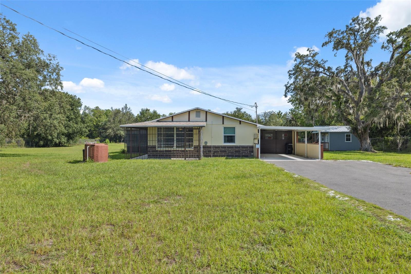 Listing photo id 14 for 9536 Gladwin Avenue