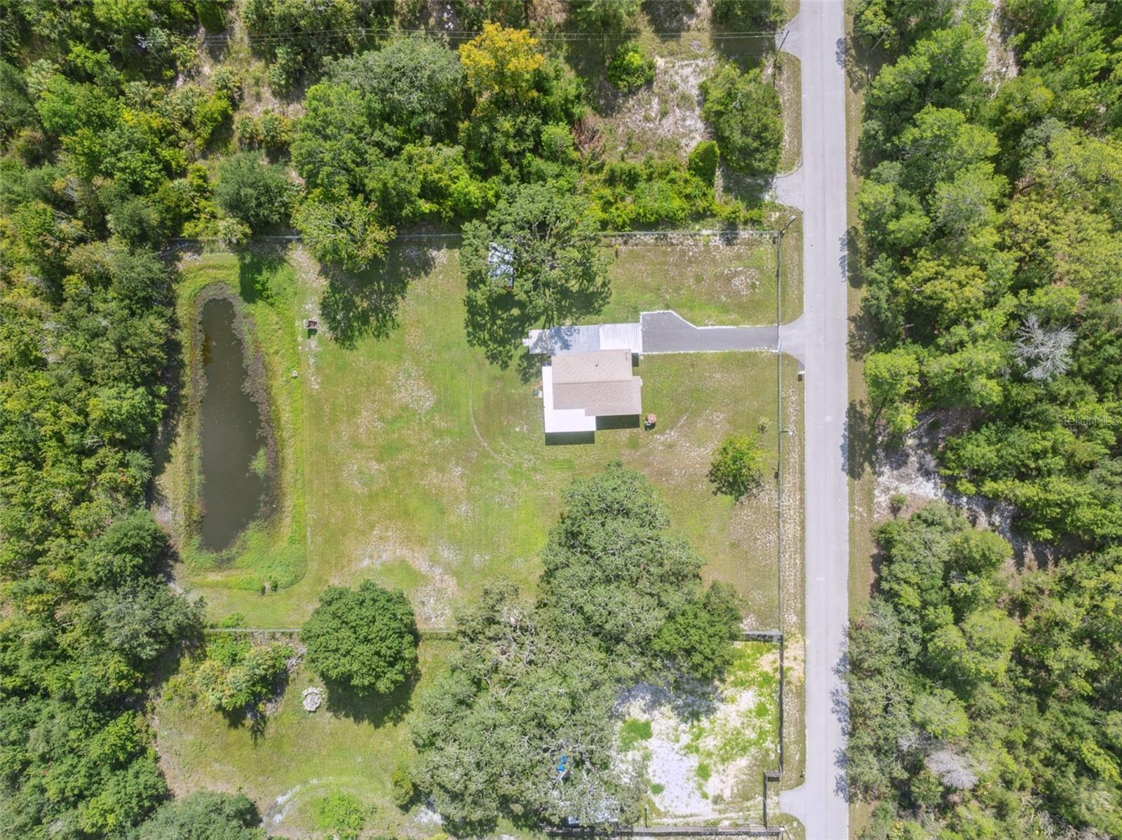 Listing photo id 15 for 9536 Gladwin Avenue