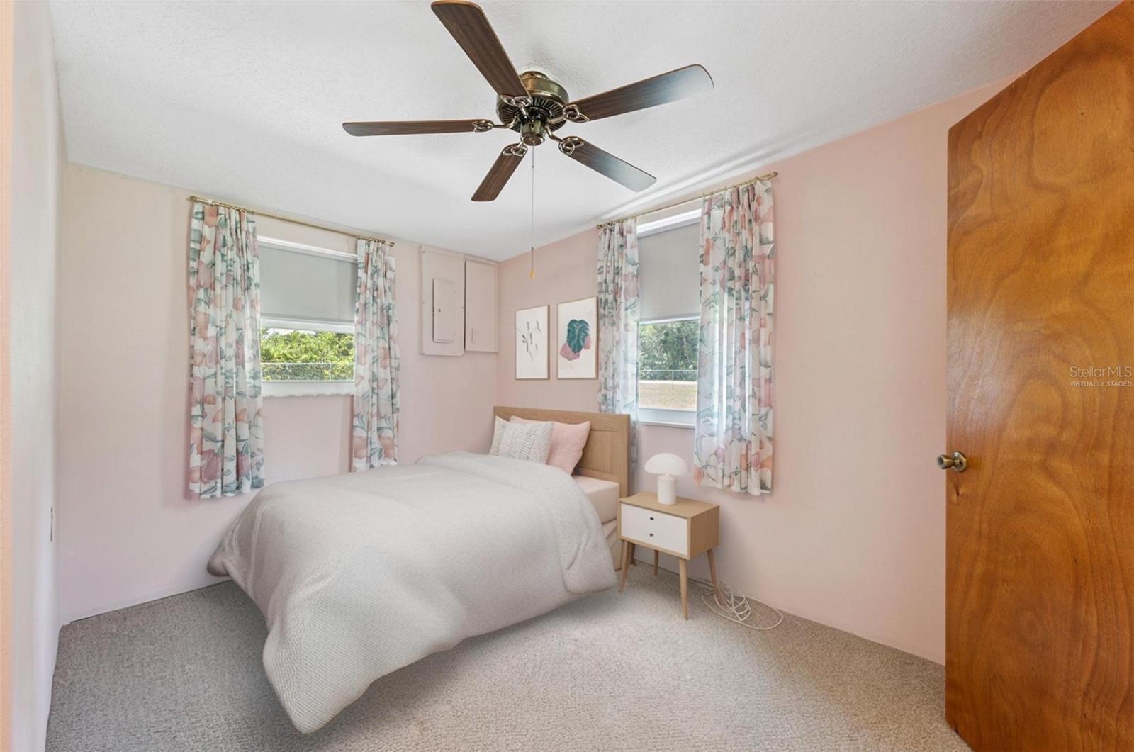Listing photo id 17 for 9536 Gladwin Avenue