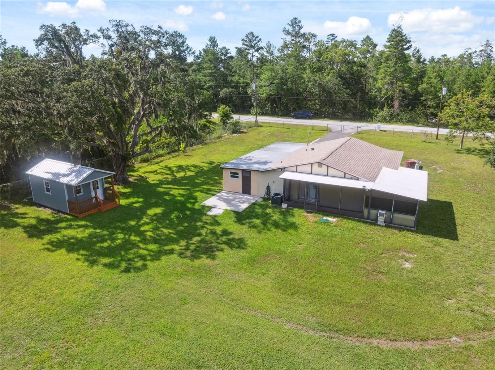 Listing photo id 22 for 9536 Gladwin Avenue