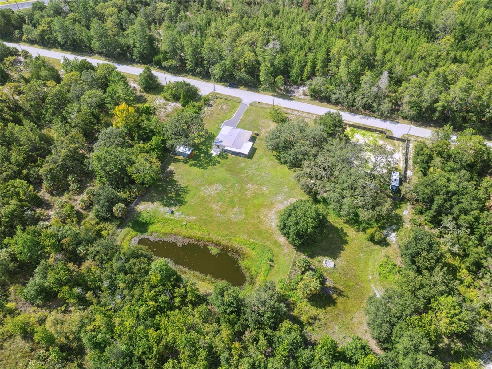 Listing photo id 24 for 9536 Gladwin Avenue