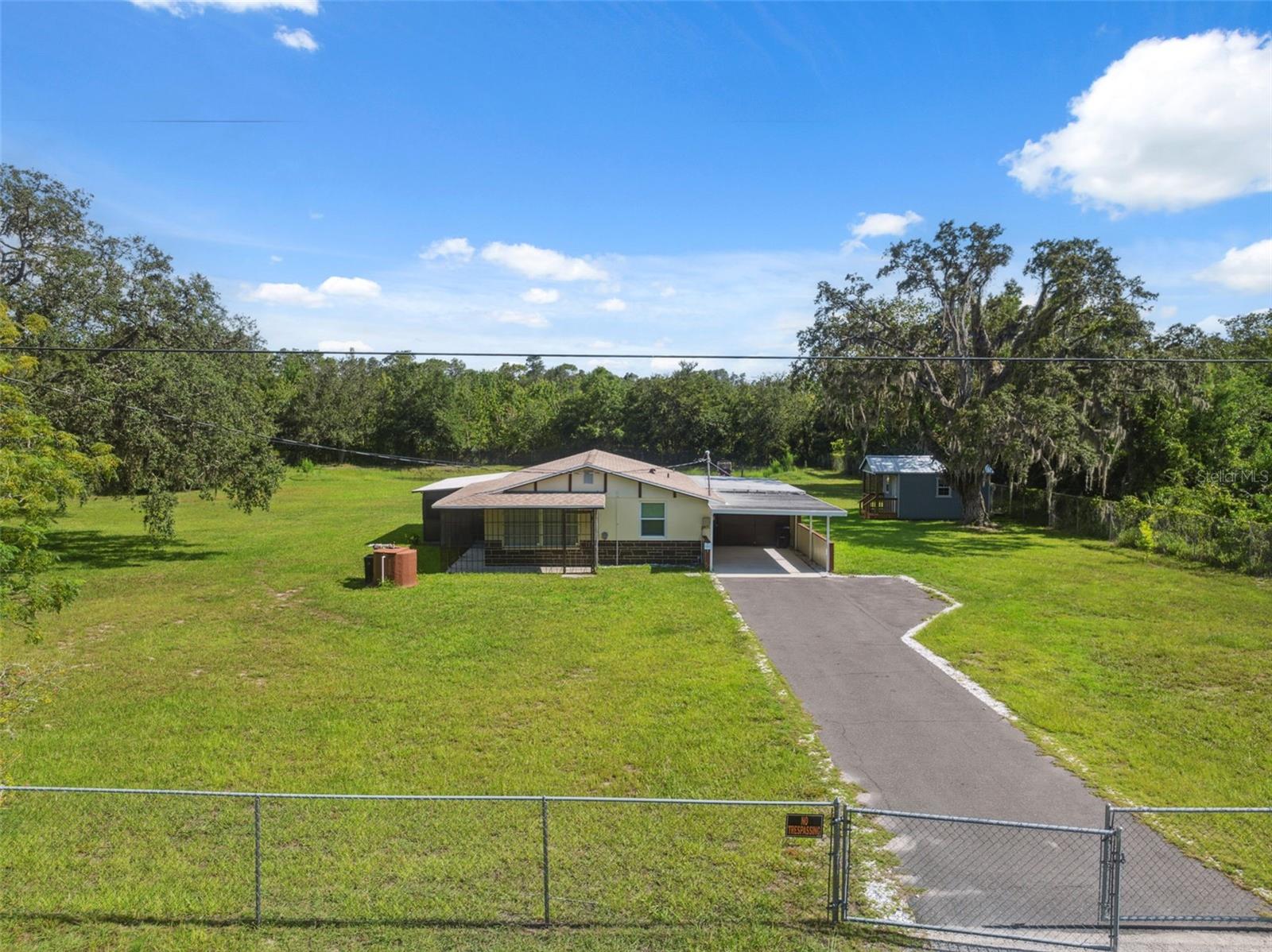 Listing photo id 26 for 9536 Gladwin Avenue