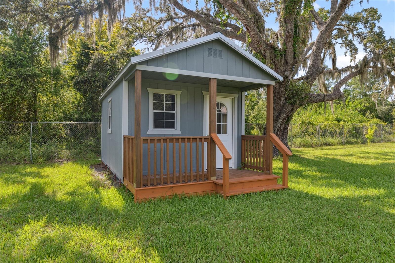 Listing photo id 1 for 9536 Gladwin Avenue