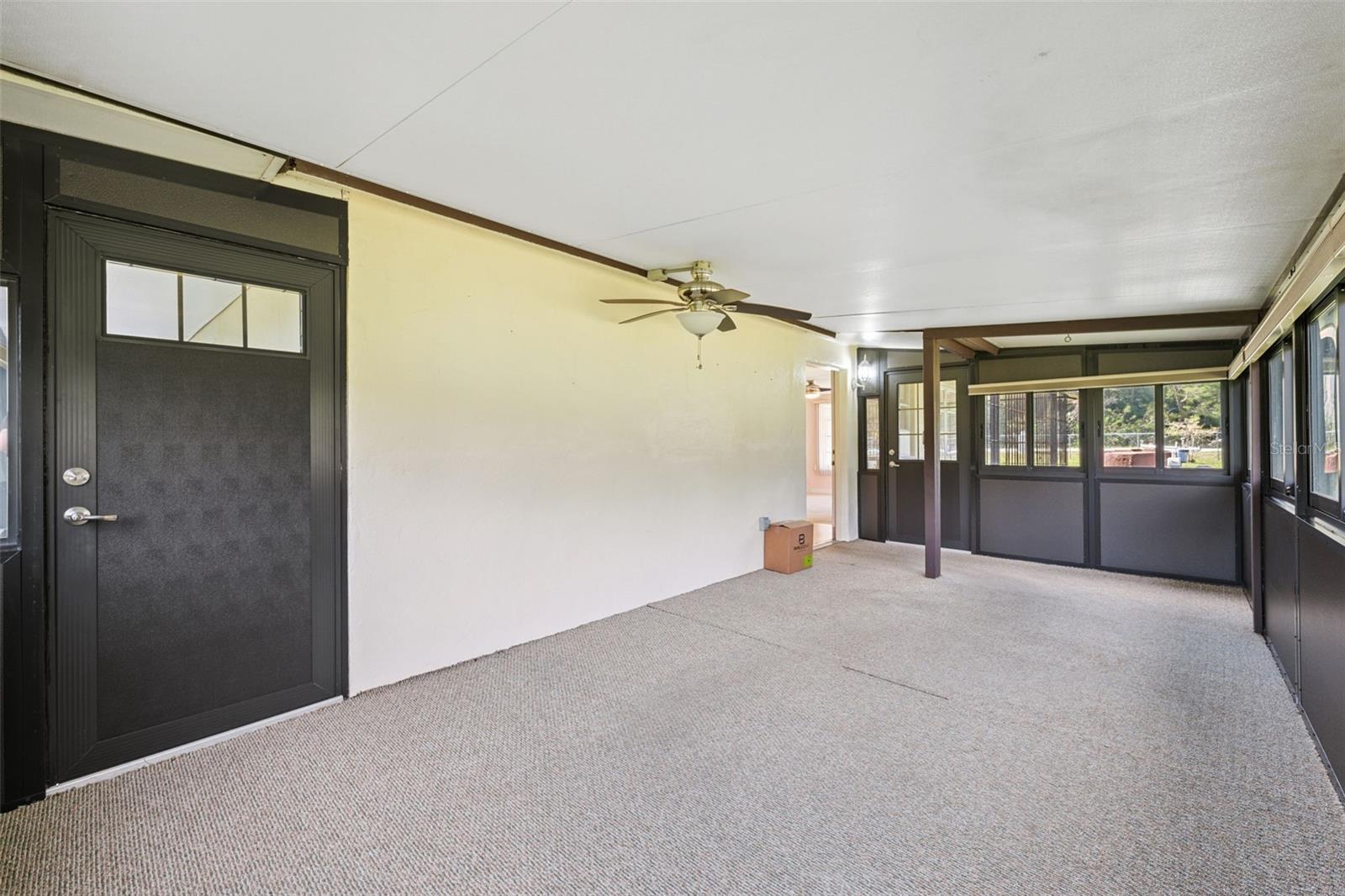 Listing photo id 28 for 9536 Gladwin Avenue