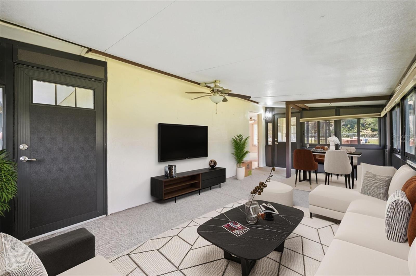 Listing photo id 29 for 9536 Gladwin Avenue