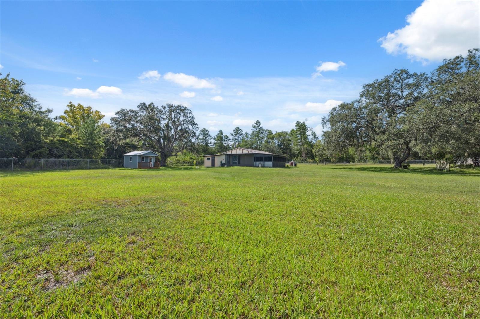 Listing photo id 31 for 9536 Gladwin Avenue