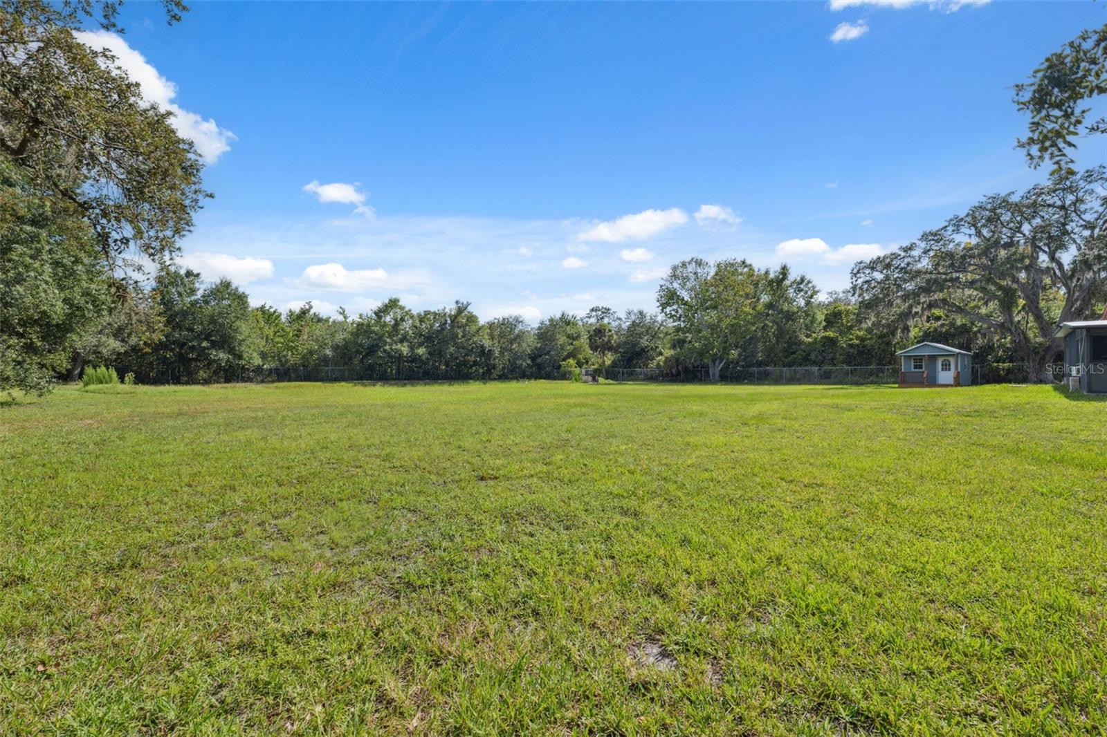 Listing photo id 34 for 9536 Gladwin Avenue