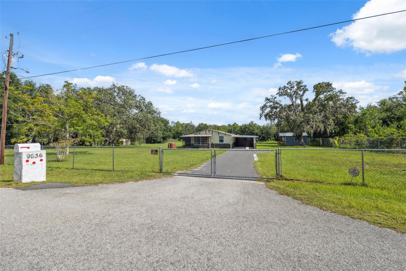 Listing photo id 36 for 9536 Gladwin Avenue