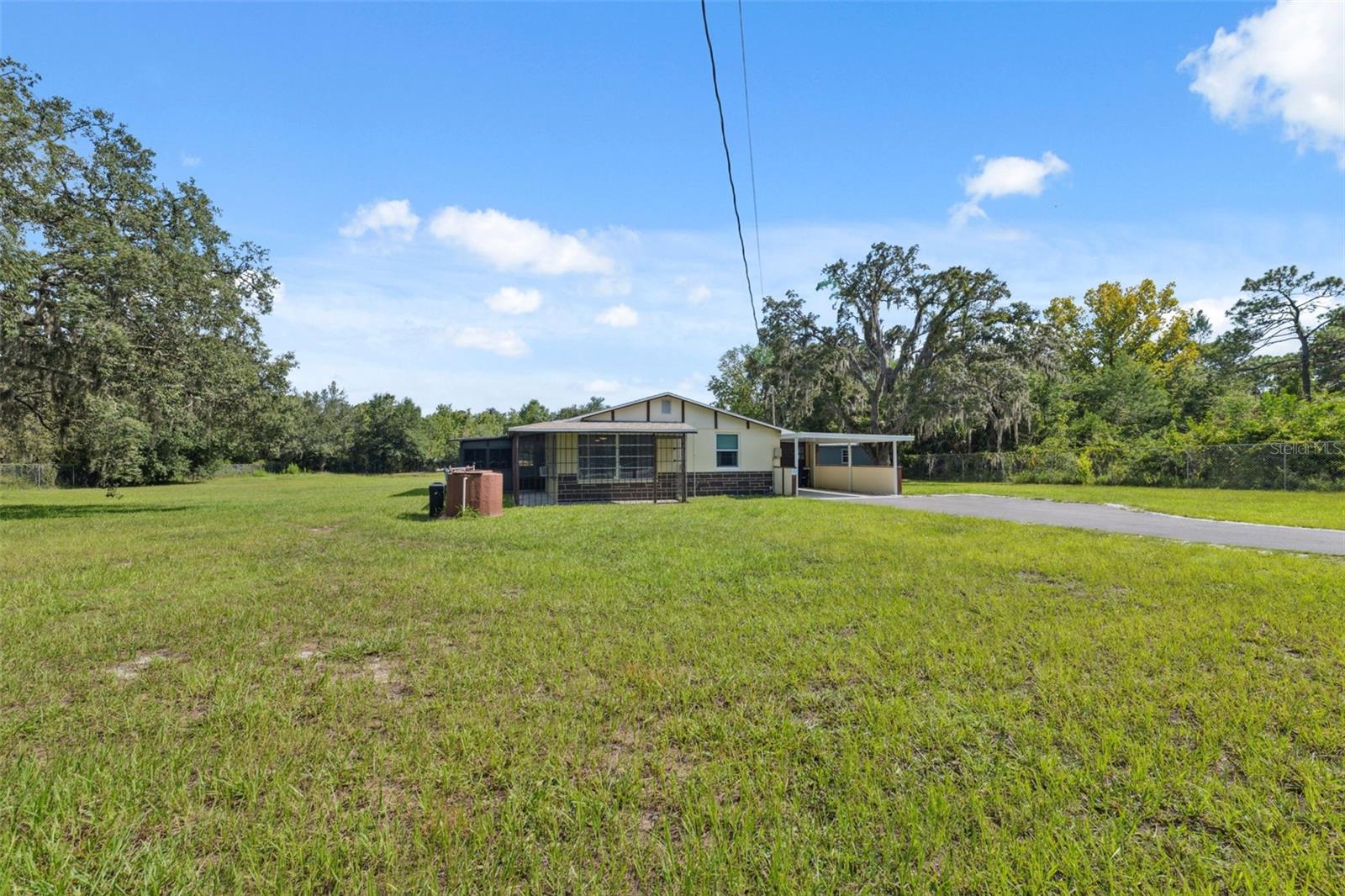 Listing photo id 2 for 9536 Gladwin Avenue