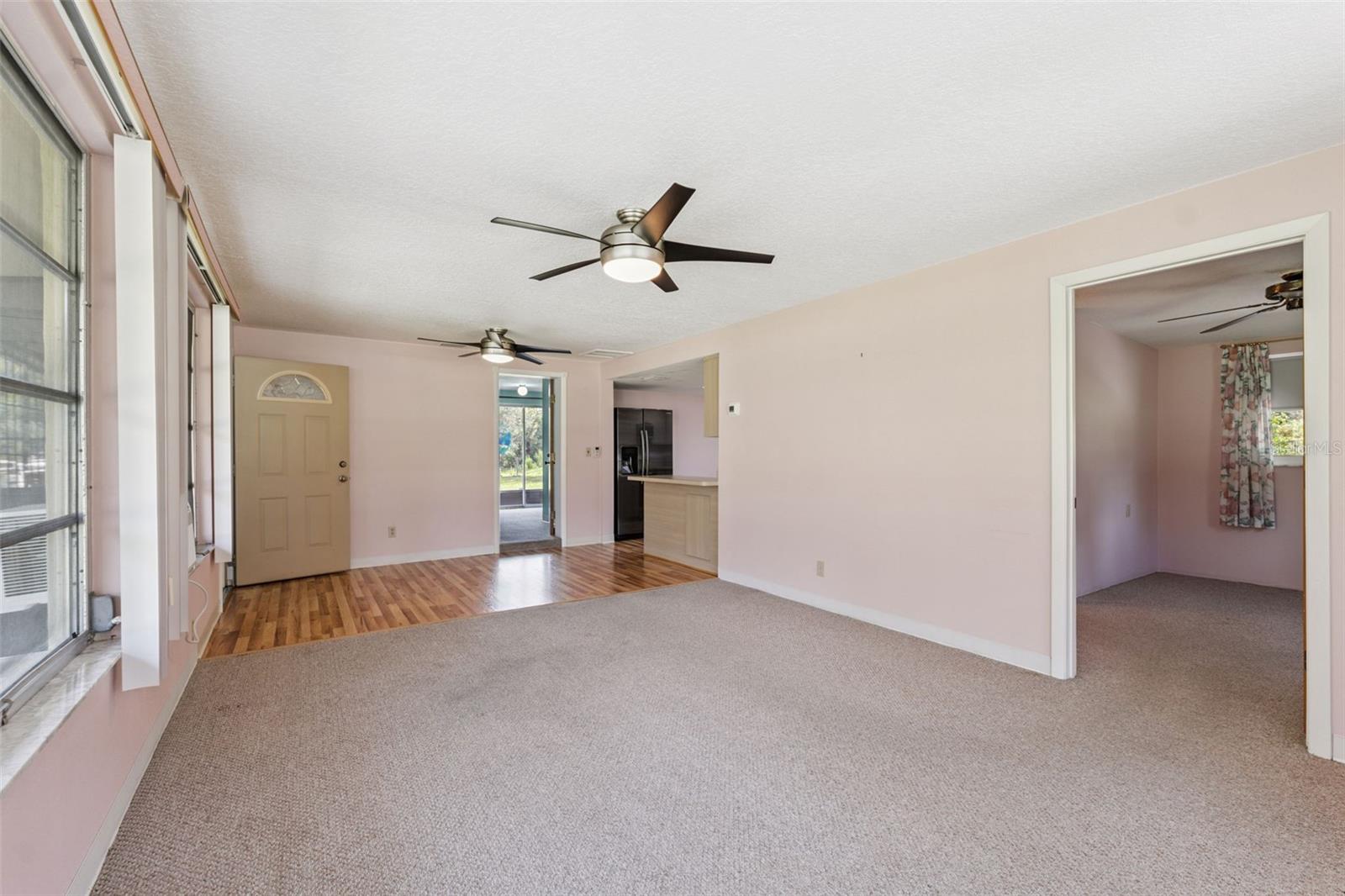 Listing photo id 38 for 9536 Gladwin Avenue