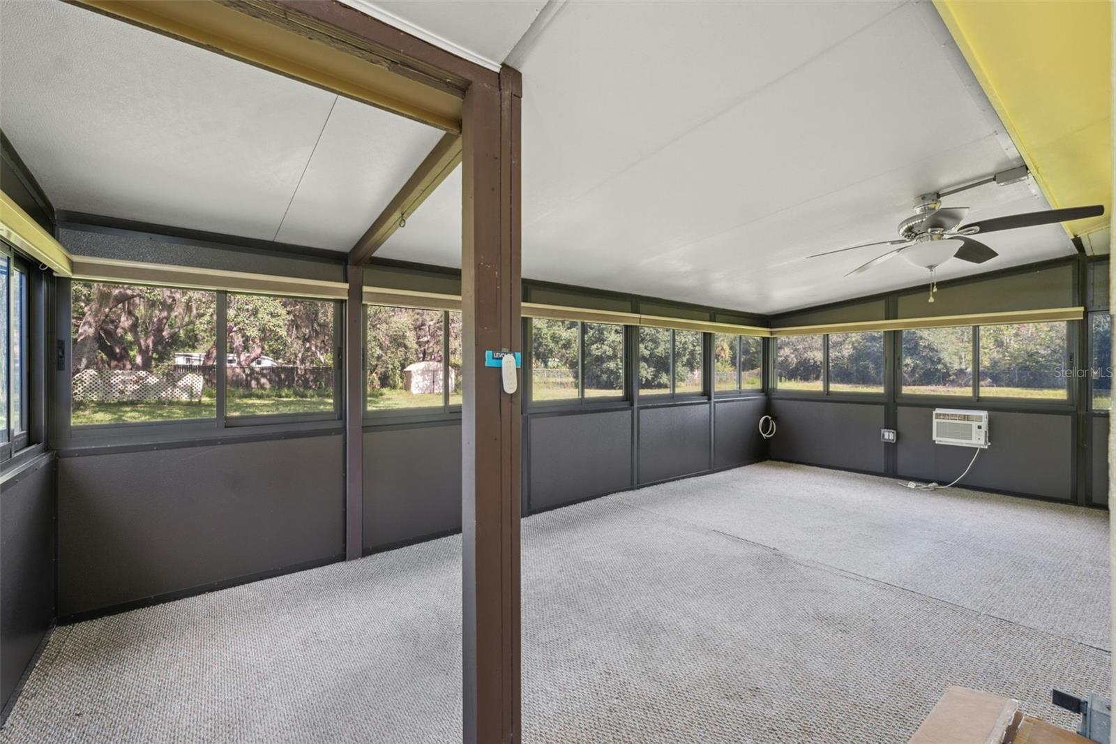 Listing photo id 40 for 9536 Gladwin Avenue