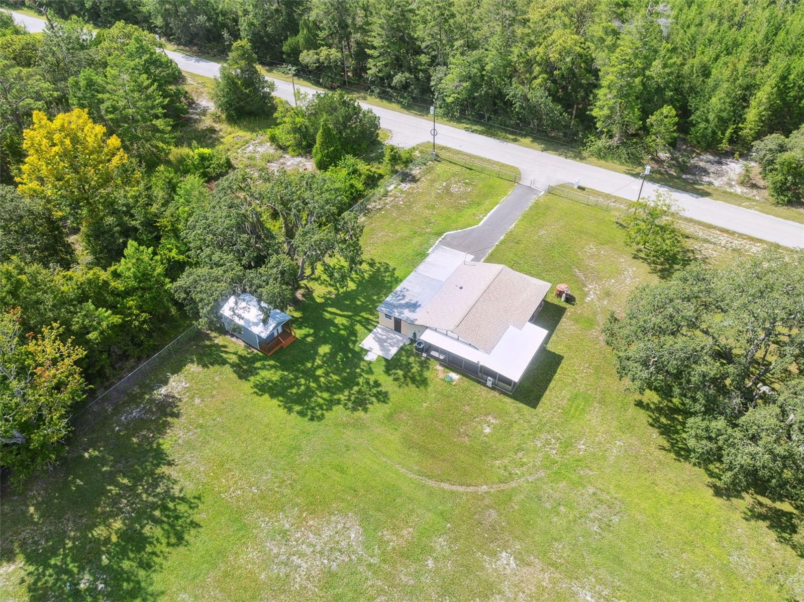 Listing photo id 41 for 9536 Gladwin Avenue