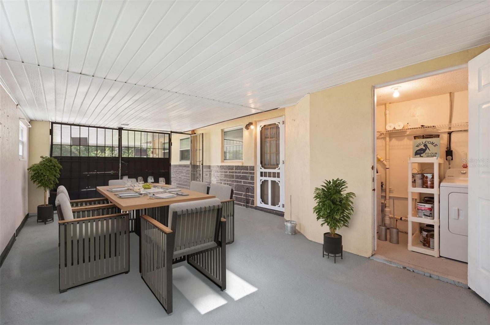 Listing photo id 45 for 9536 Gladwin Avenue