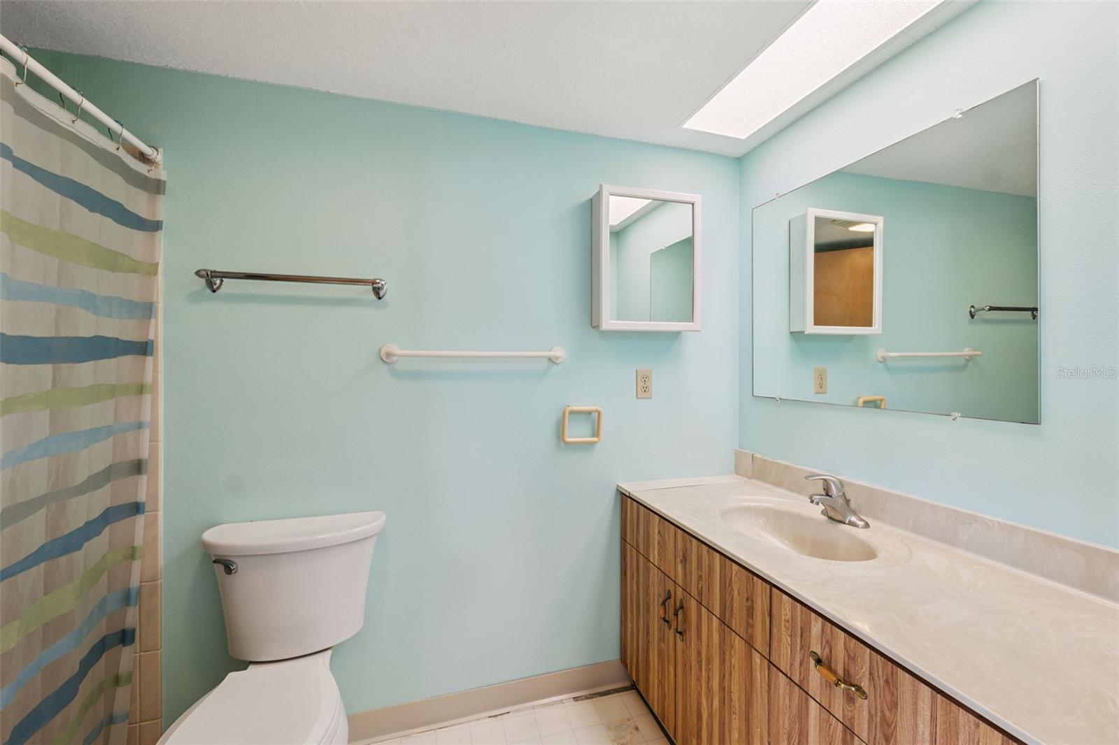 Listing photo id 48 for 9536 Gladwin Avenue