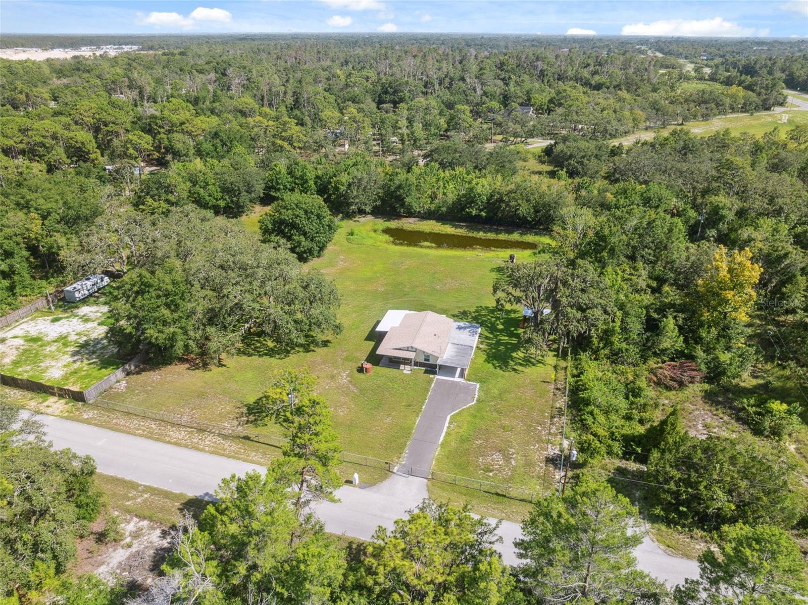 Listing photo id 49 for 9536 Gladwin Avenue