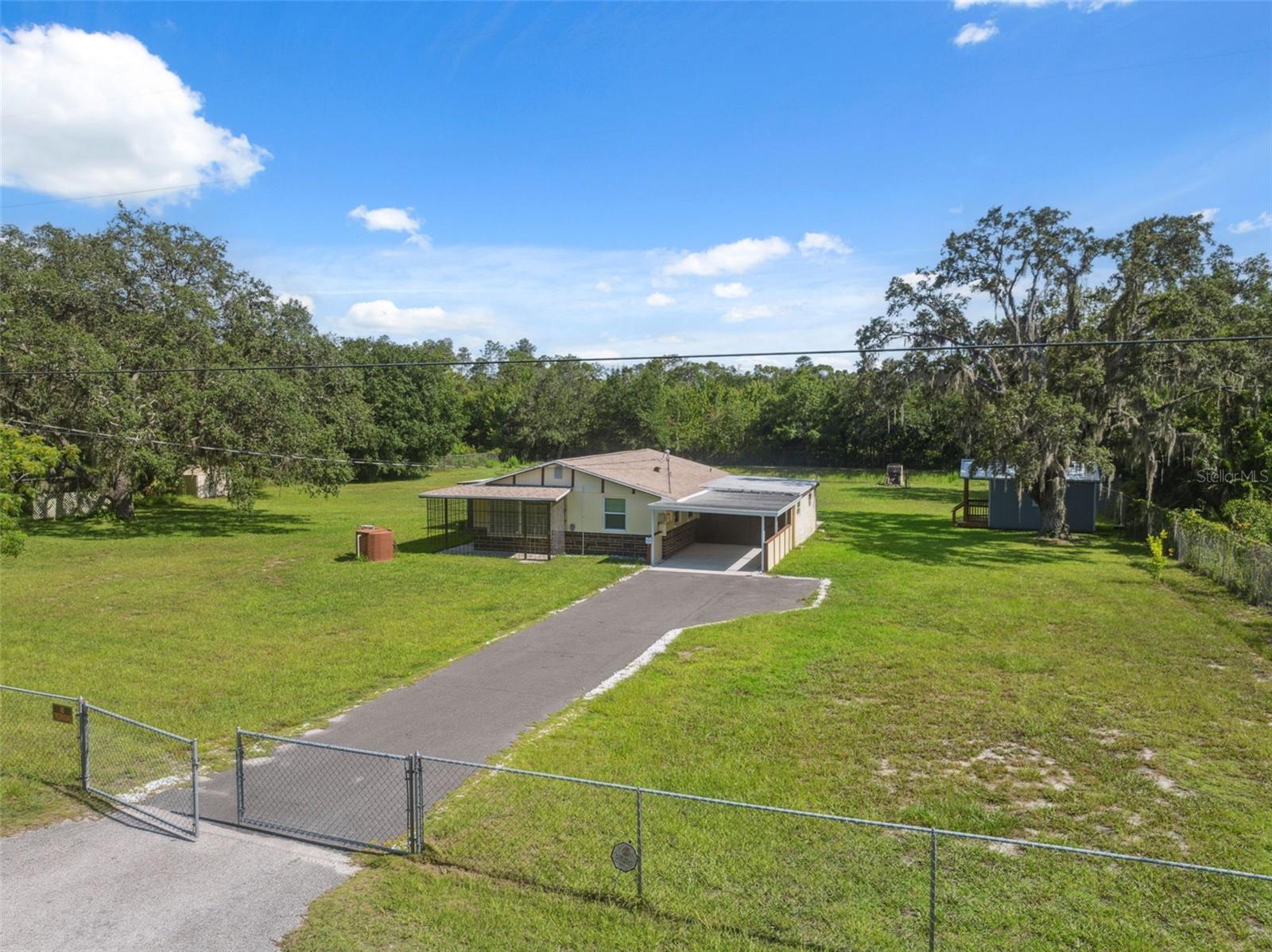 Listing photo id 51 for 9536 Gladwin Avenue