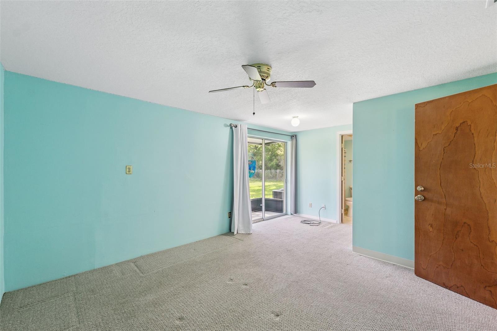 Listing photo id 7 for 9536 Gladwin Avenue