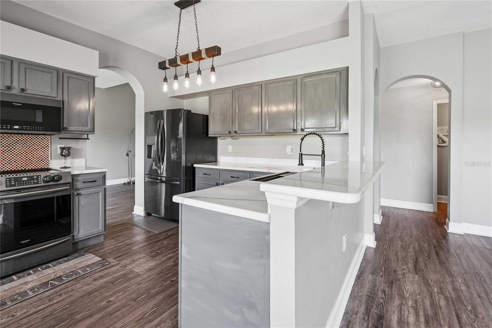 Image 11 of 49 For 18176 Sandy Pointe Drive