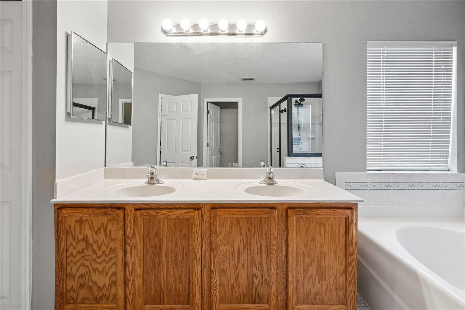 Image 30 of 49 For 18176 Sandy Pointe Drive