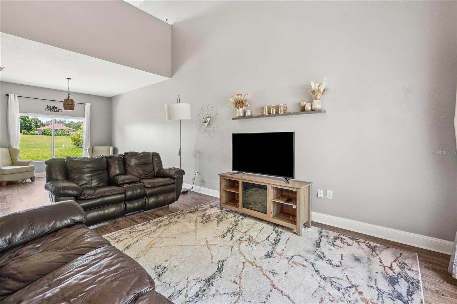 Image 4 of 49 For 18176 Sandy Pointe Drive