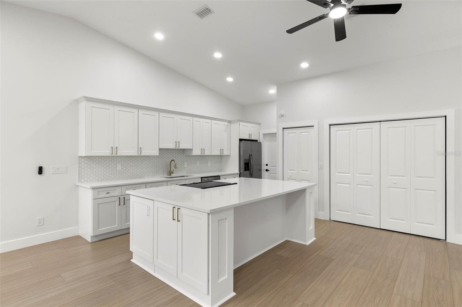Listing photo id 8 for 6549 Brentwood Drive